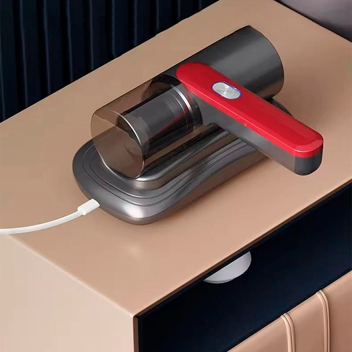 Aspirador de ácaros con una succión de 8kPa. 2 niveles de potencia y Luz UV de 253.7 nm.