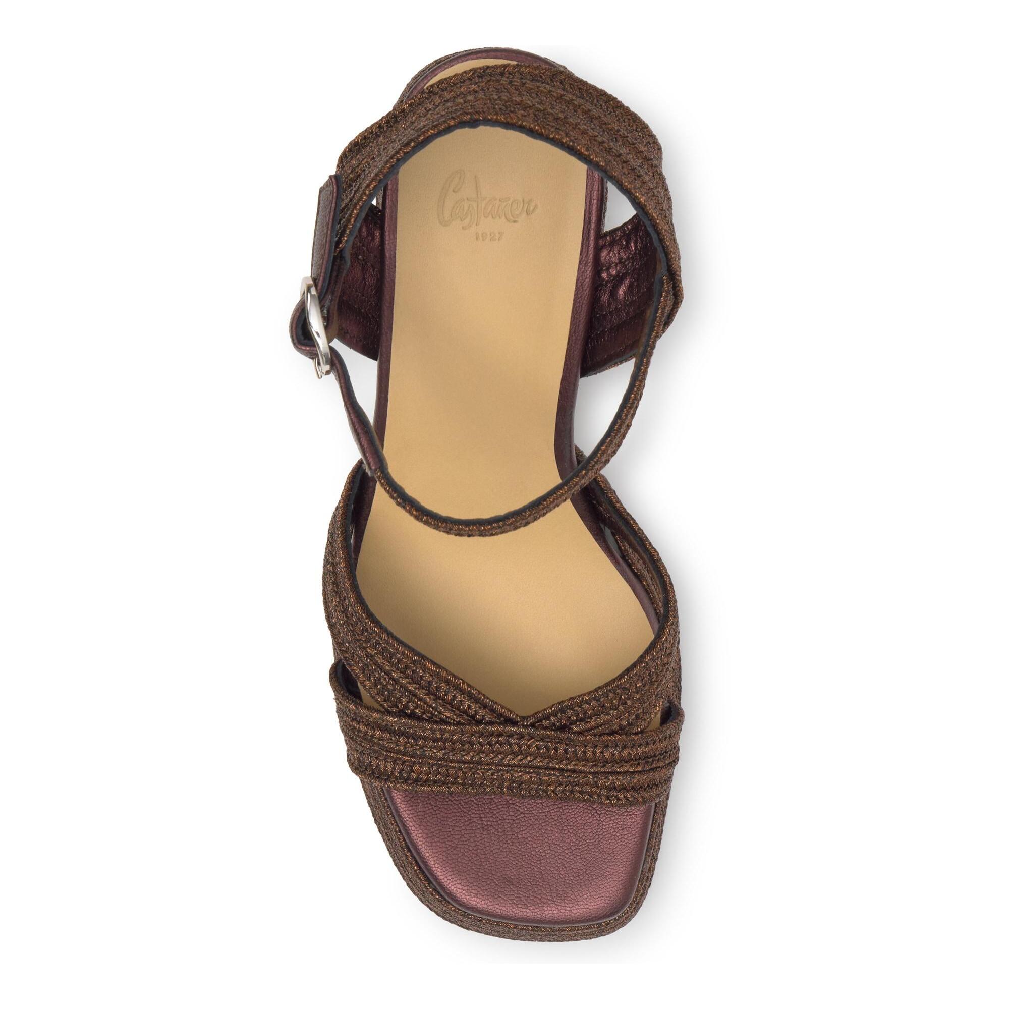 Sandalia valle tacón 10 cm con trenzado metalizado artesanal