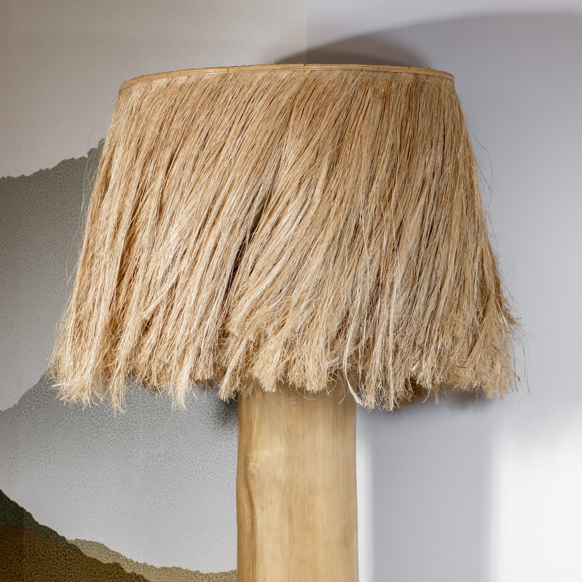 Lampadaire en bois d'acajou et abat jour en abaca h190cm SIARGAO