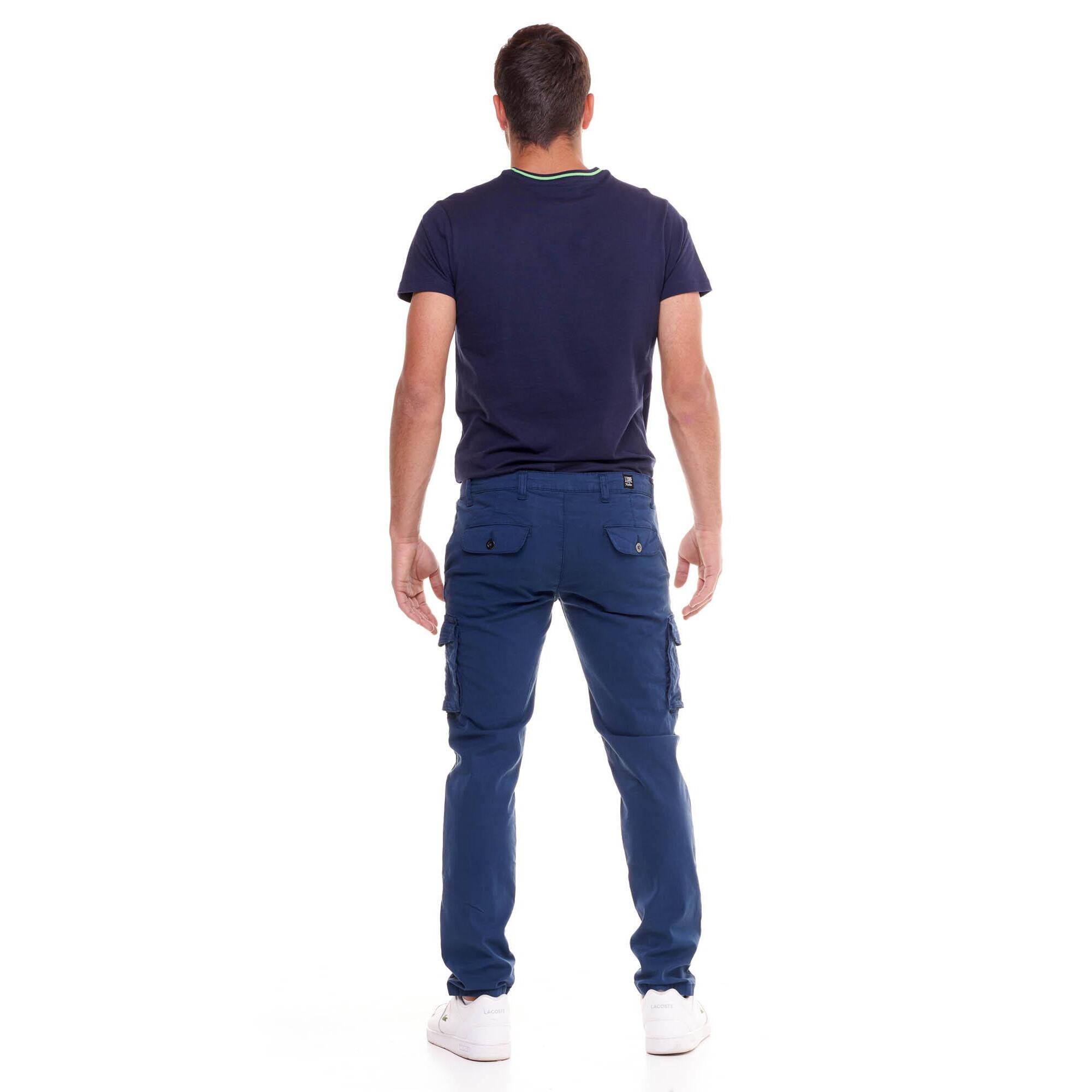 Pantalón cargo minimalista para hombre.