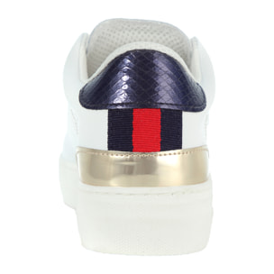 Sneakers in pelle con inserto laminato