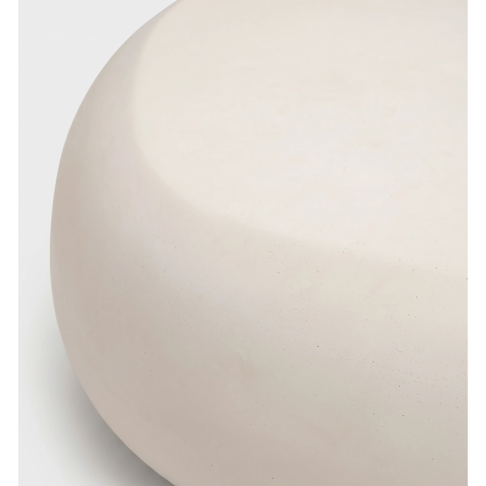 Table basse ovale écrue en fibre d'argile effet béton 105 cm - Maui
