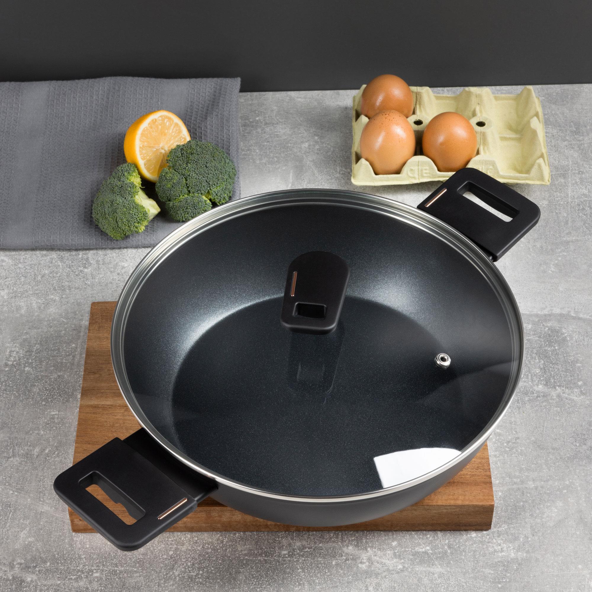 Juego de 2 Cacerolas Bajas Ø20cm (2,2L) + Ø28cm (4,2L) con tapas en Aluminio forjado color Negro Copper Bergner