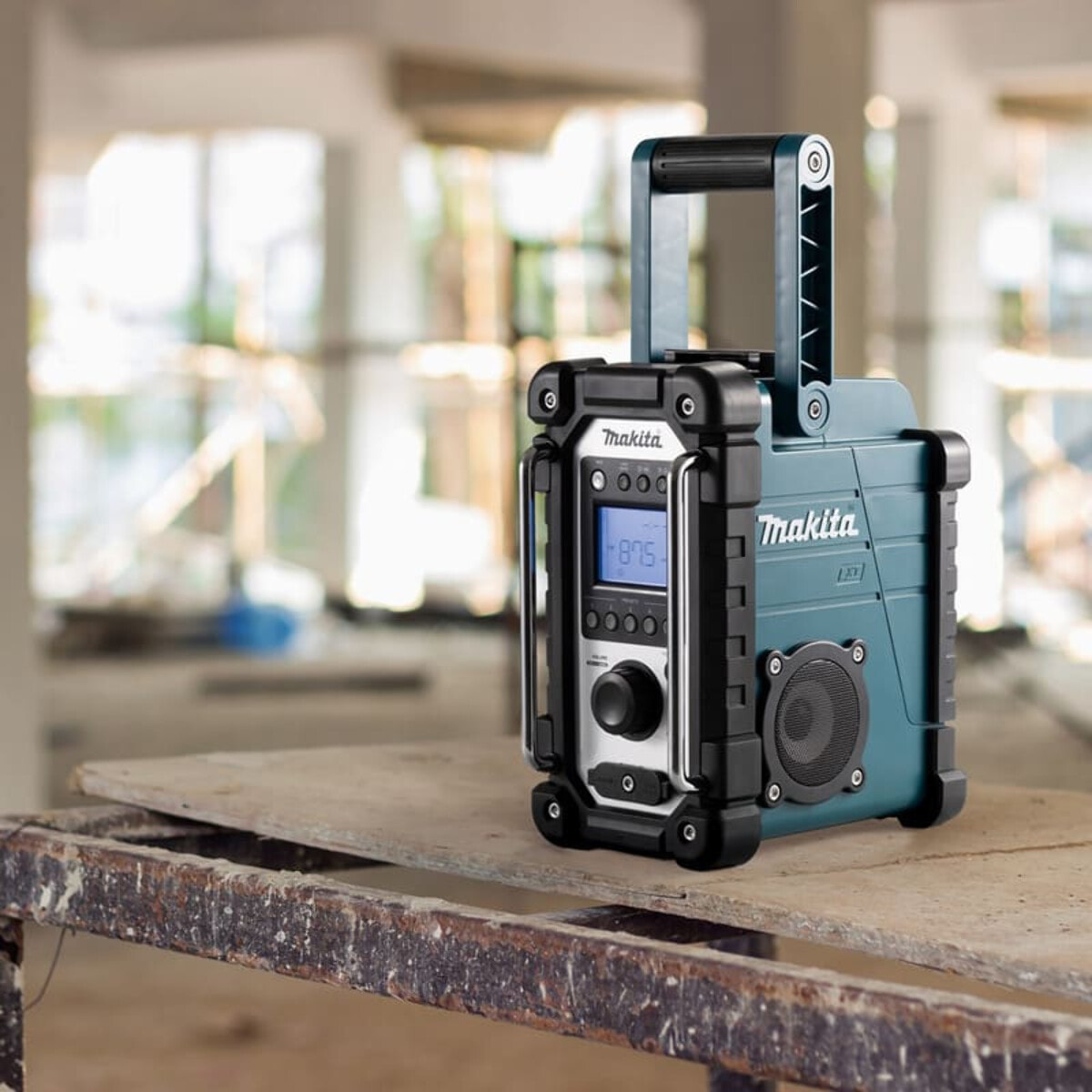 Radio de chantier 14,4V à 18V - MAKITA - Sans batterie, ni chargeur - adaptateur secteur - DMR116