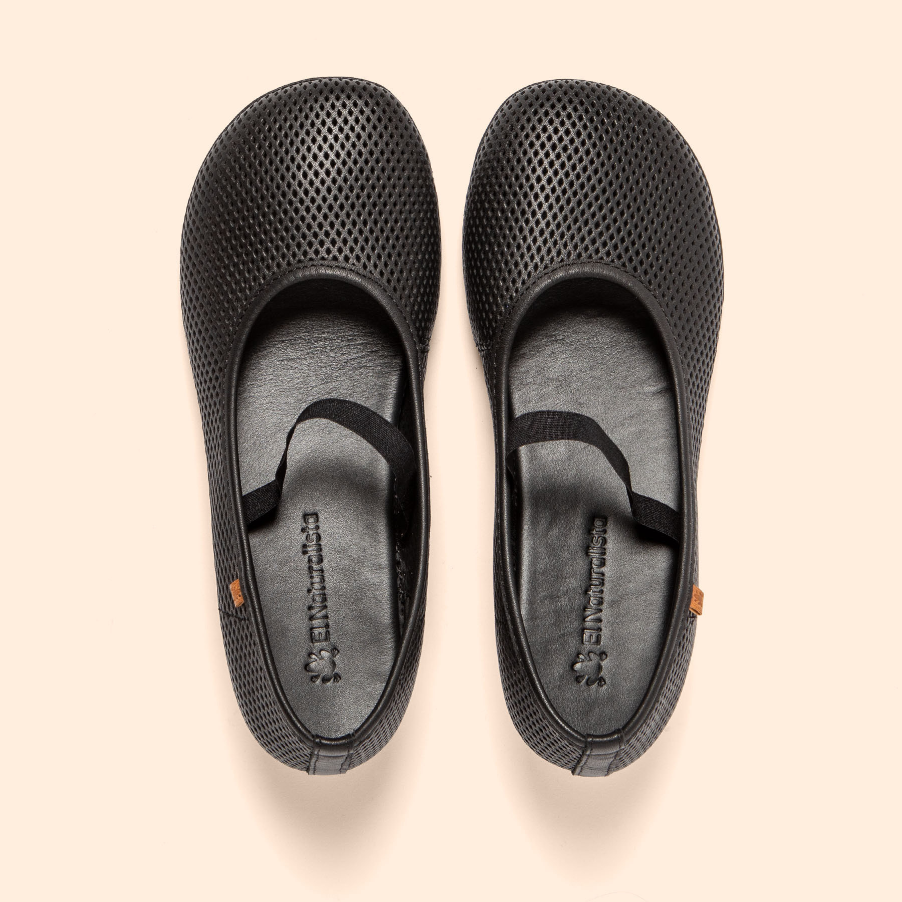 Zapatos con tacón N694R NAPPA PERFORADA BLACK/ ALMA color Black