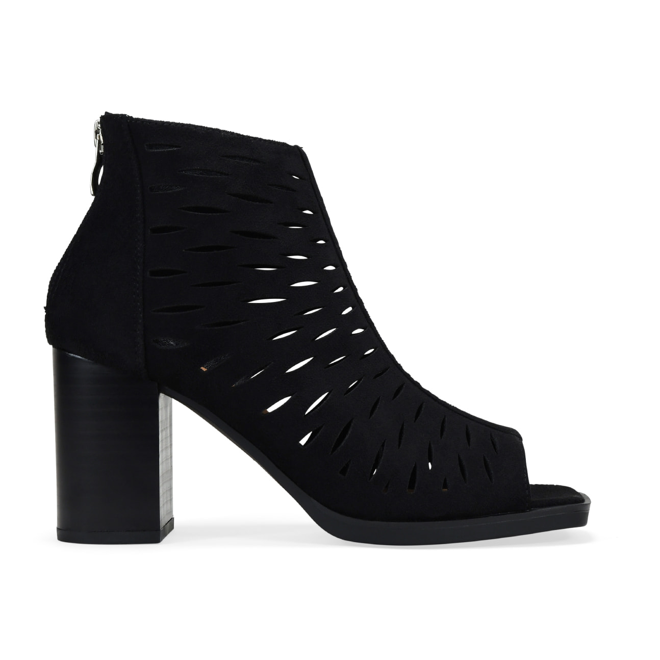 Botines negros con puntera abierta y calados