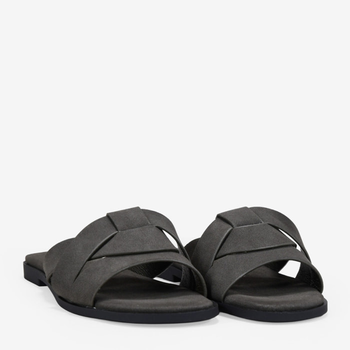 Sandalias planas grises destalonadas
