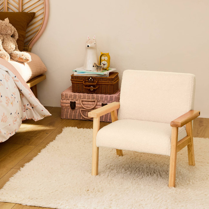 Fauteuil enfant en bois et tissu bouclette blanc. ISAK L 47 x P 43.5 x H 50cm