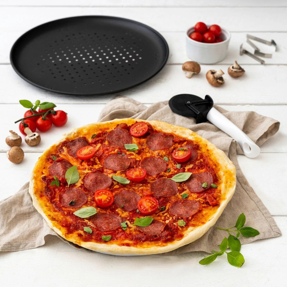 Plaque à pizza à fond perforé 32 cm Zenker Spécial Countries