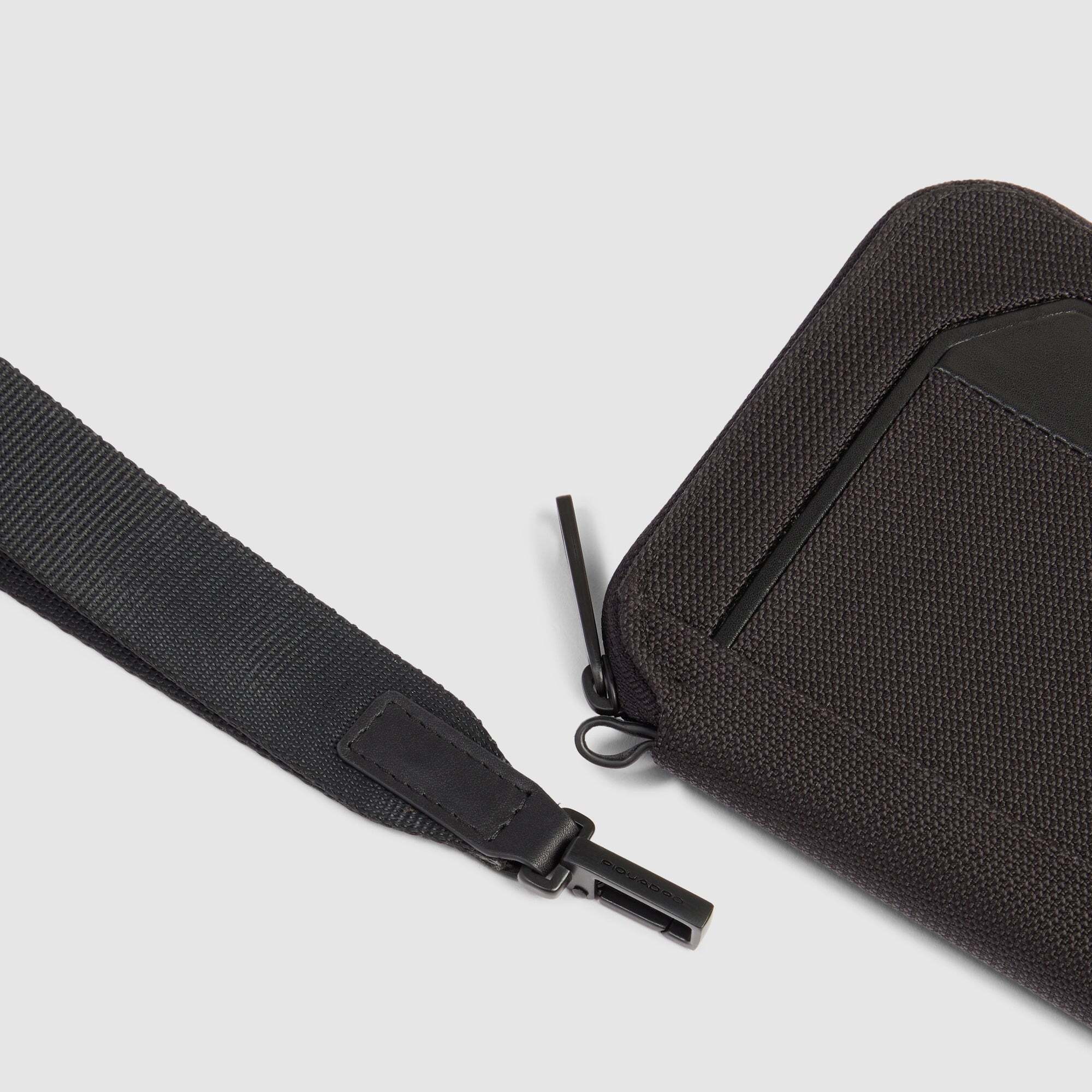 Piquadro Porta passaporto in tessuto riciclato