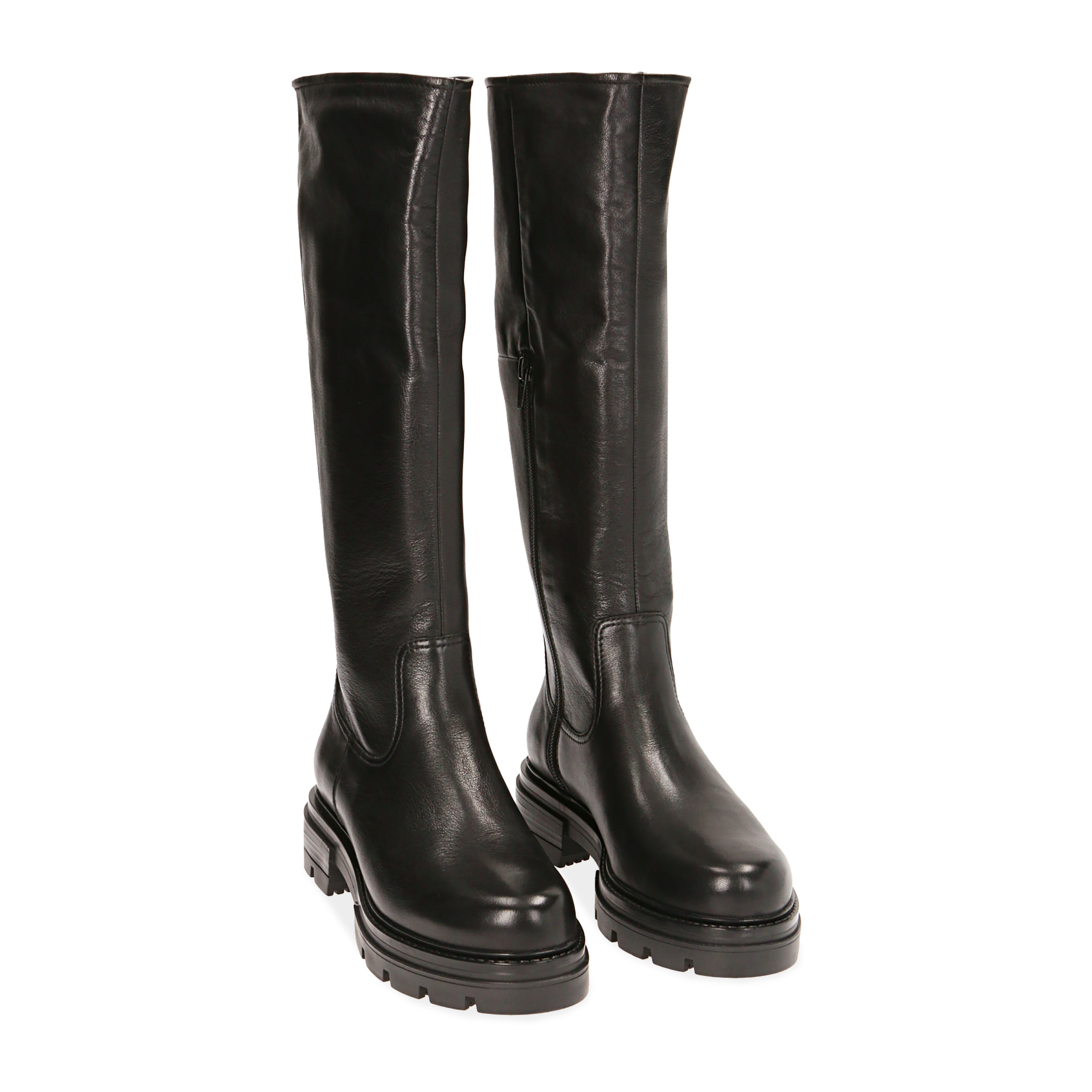 Botas de piel negras, tacón de 4 cm.