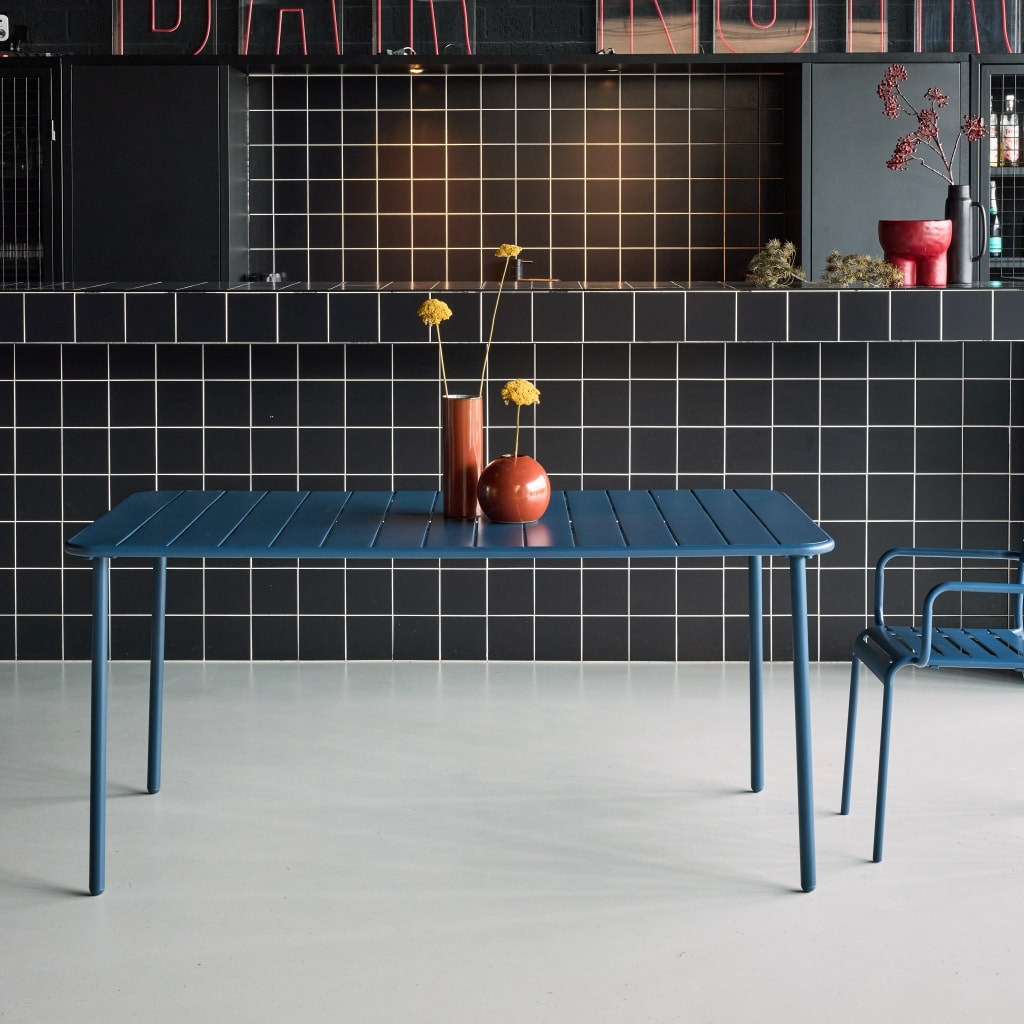 Table de jardin métal 6-8 places. marine. Amelia. 160x90xH72.5cm