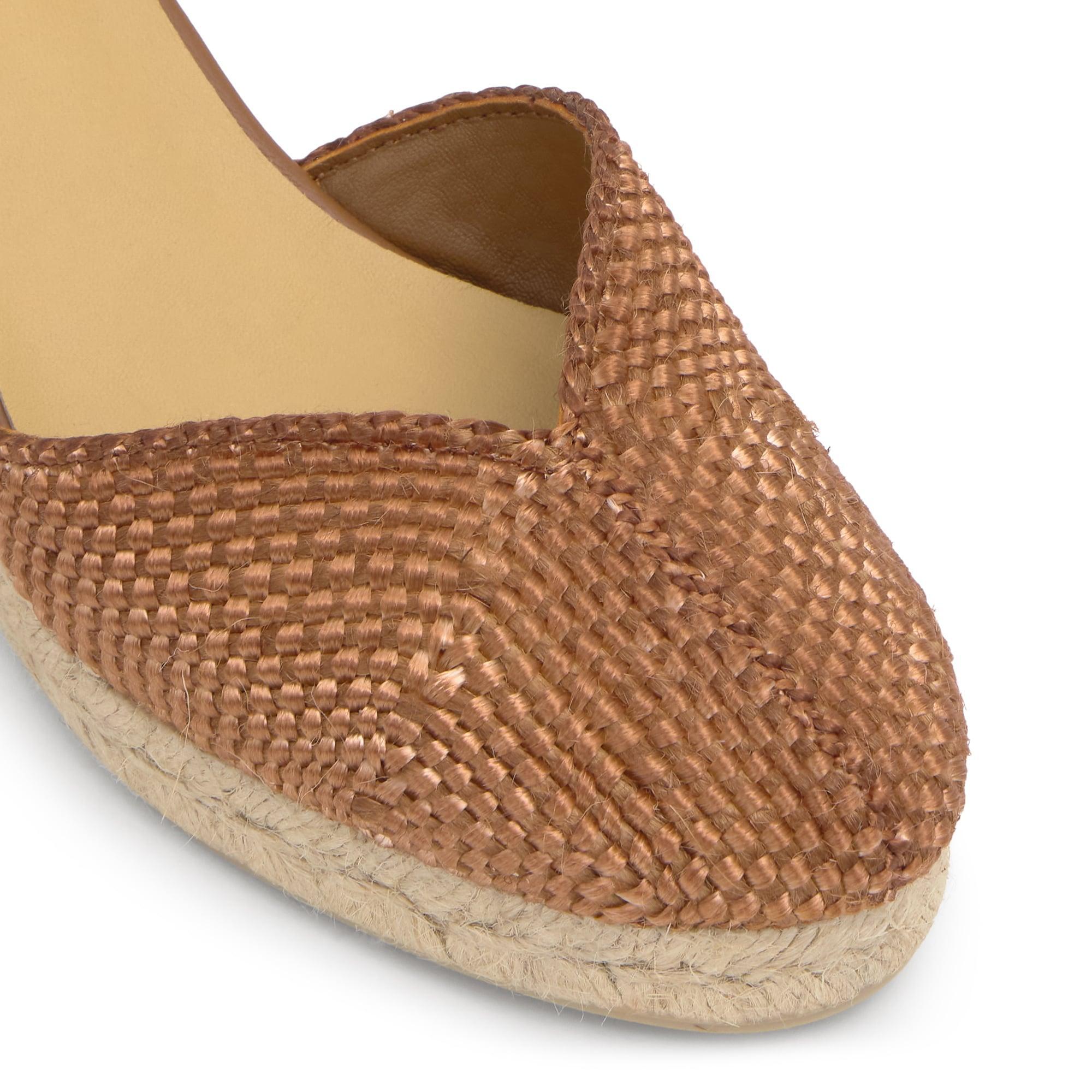 Alpargata Cora cuña de yute con rayón trenzado, cintas y escote en V con hilos metalizados
