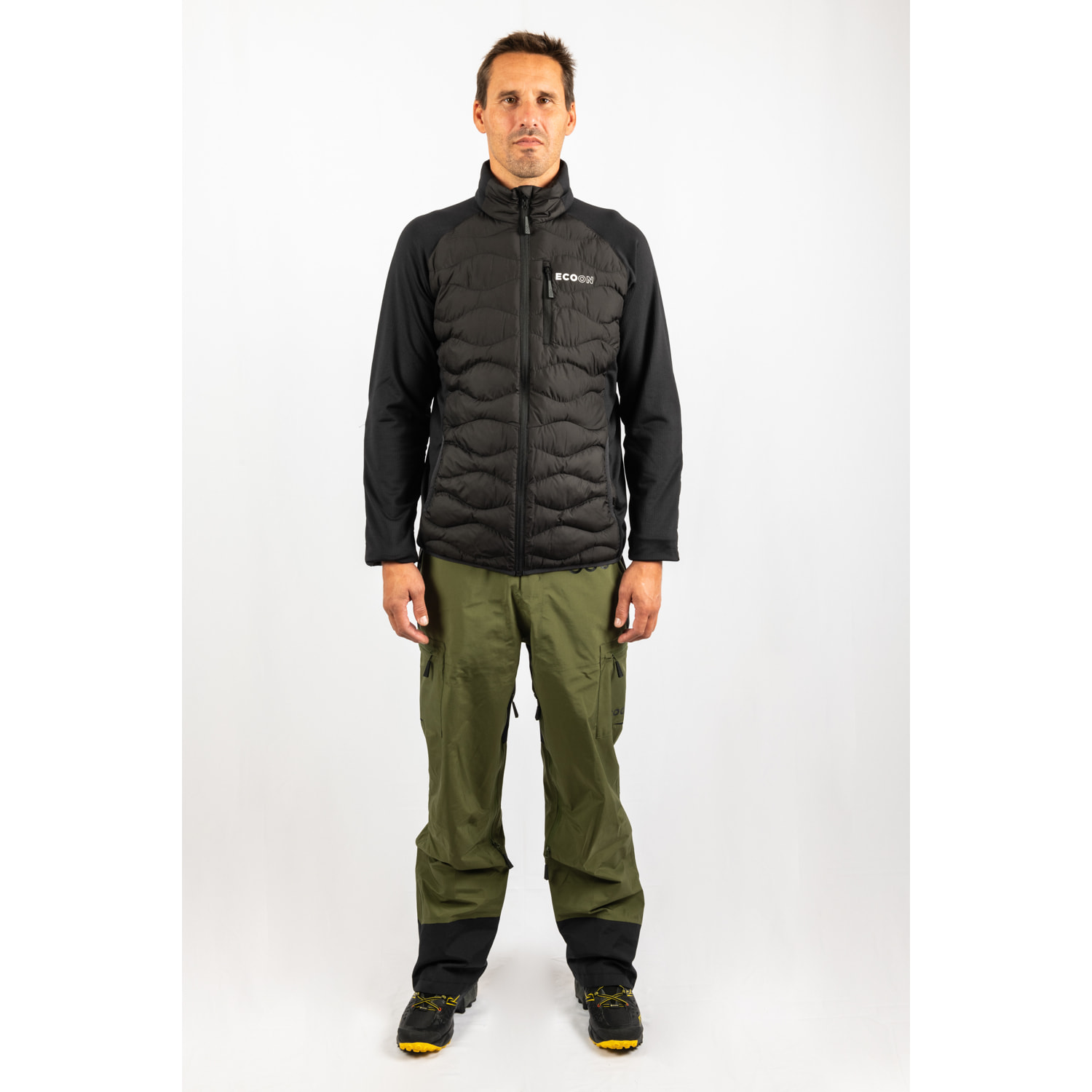 Chaqueta ECOActive Hybrid Insulated Jacket marca ECOON - Negro con marca en blanco