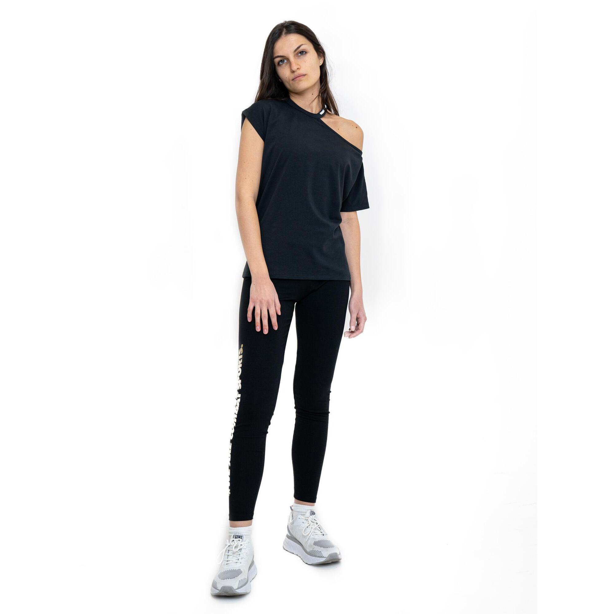 Camiseta de mujer blanca y negra de un solo hombro