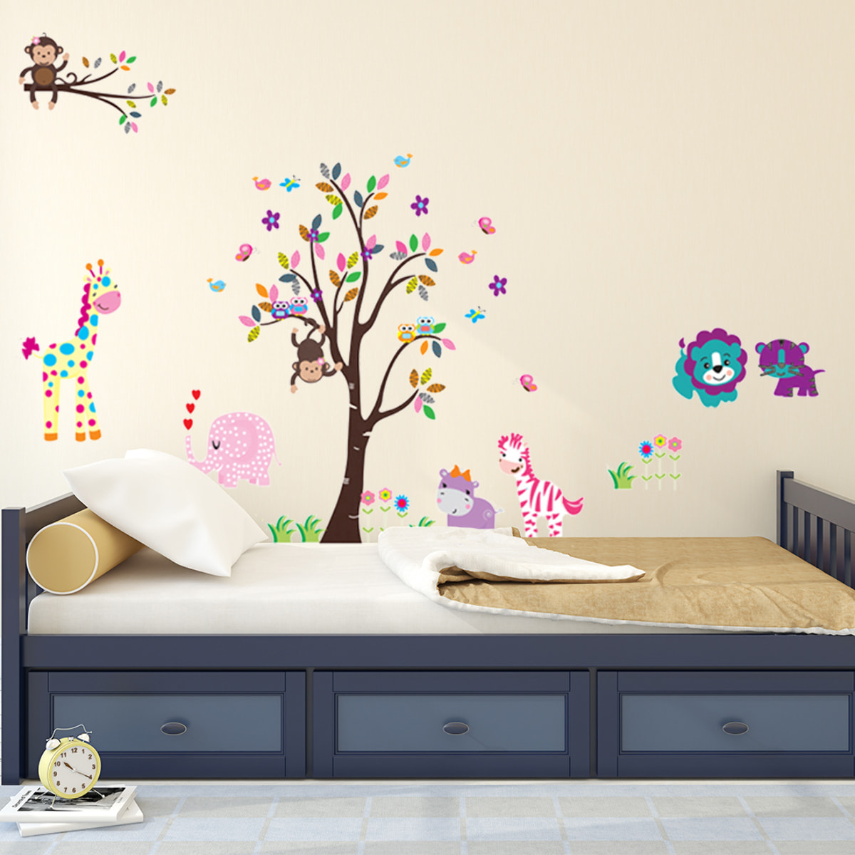 Stickers Muraux décoration adhésifs Les petits animaux jouent dans le jardin