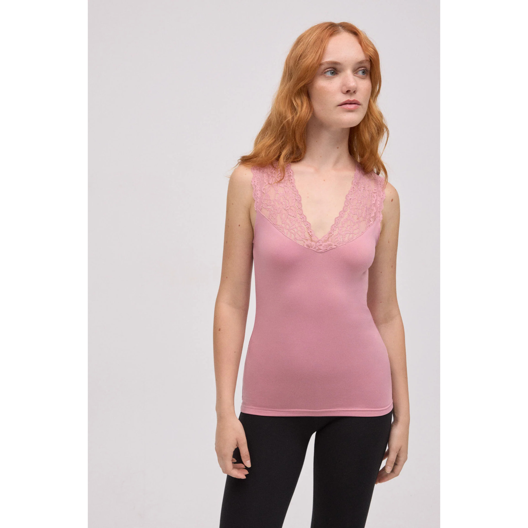 Canotta termica con scollo a V e dettagli in pizzo rosa
