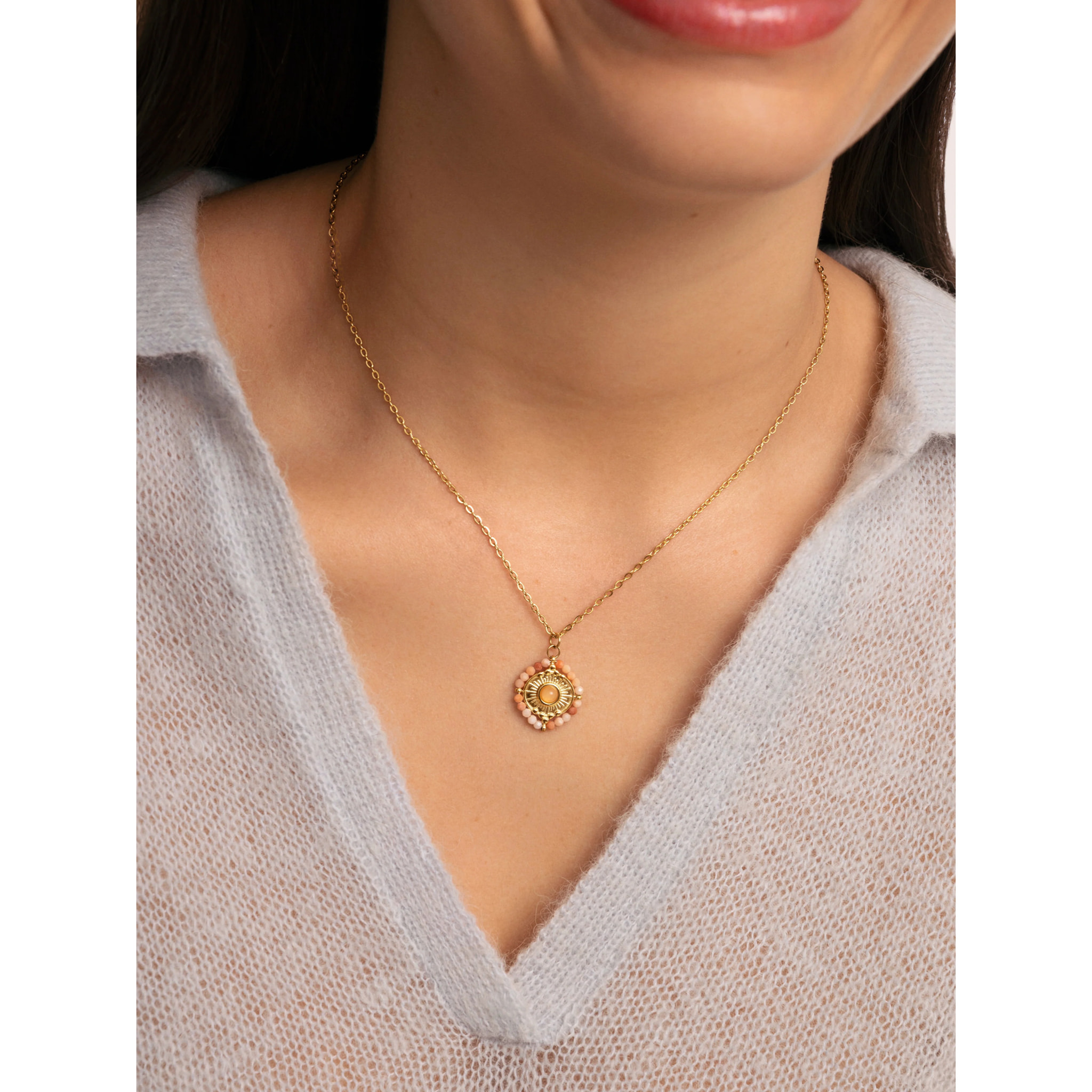 Collar Medallion Stones Rosa Acero Baño Oro