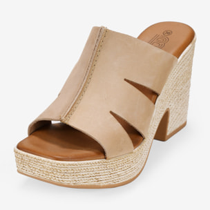 Sandalias beige con tacón efecto esparto