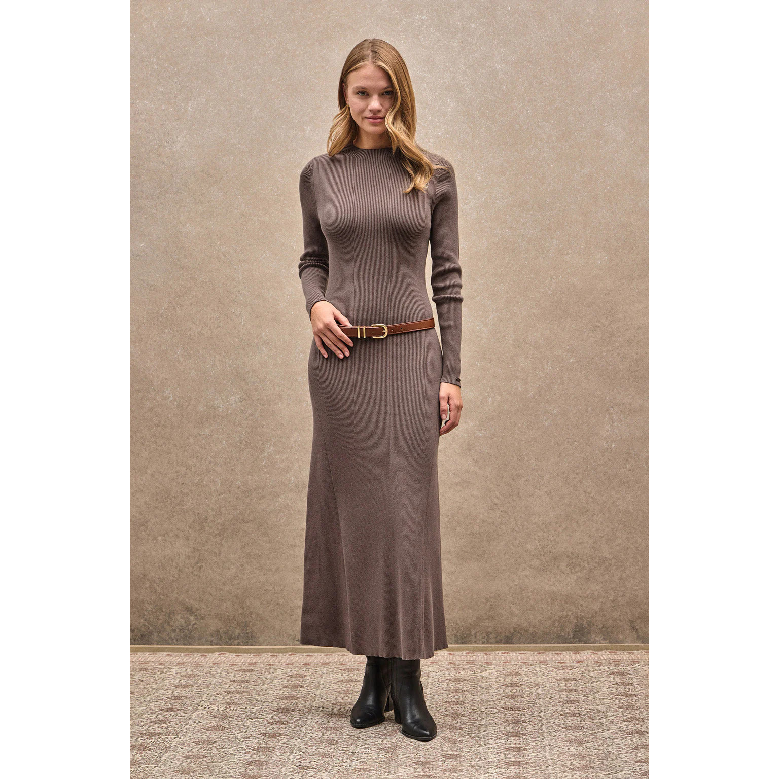 Vestido largo de cuello perkins marrón con logo Polo Club