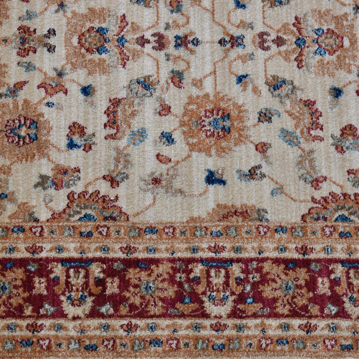 Tapis Jufu rouge et beige aux motifs floraux d'inspiration Orientale