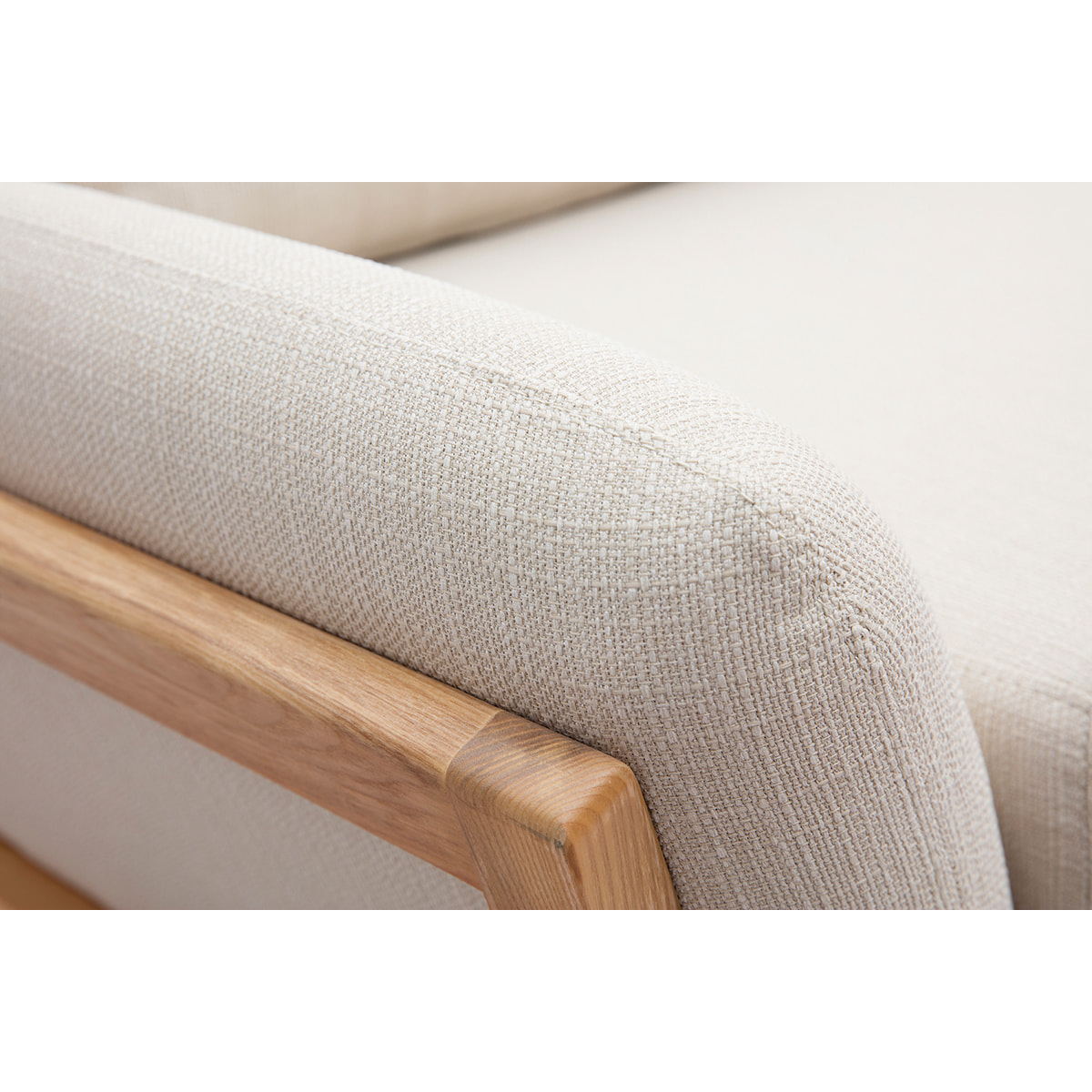 Canapé scandinave 3 places en tissu beige et bois clair YOKO