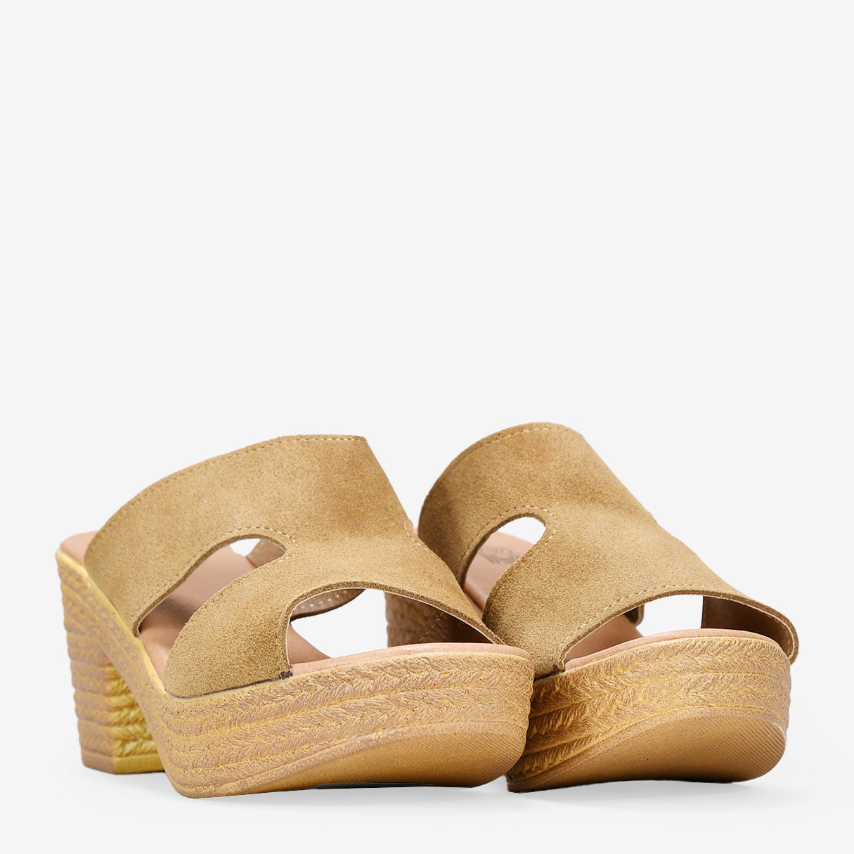 Sandalias de piel marrones con tacón efecto esparto