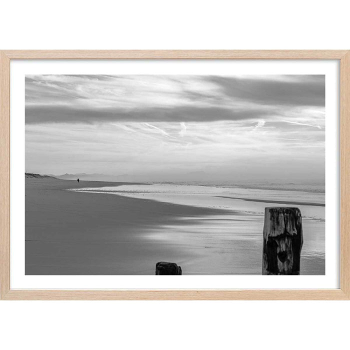 Affiche photo balade sur la plage à hossegor Affiche + cadre en bois - Chêne