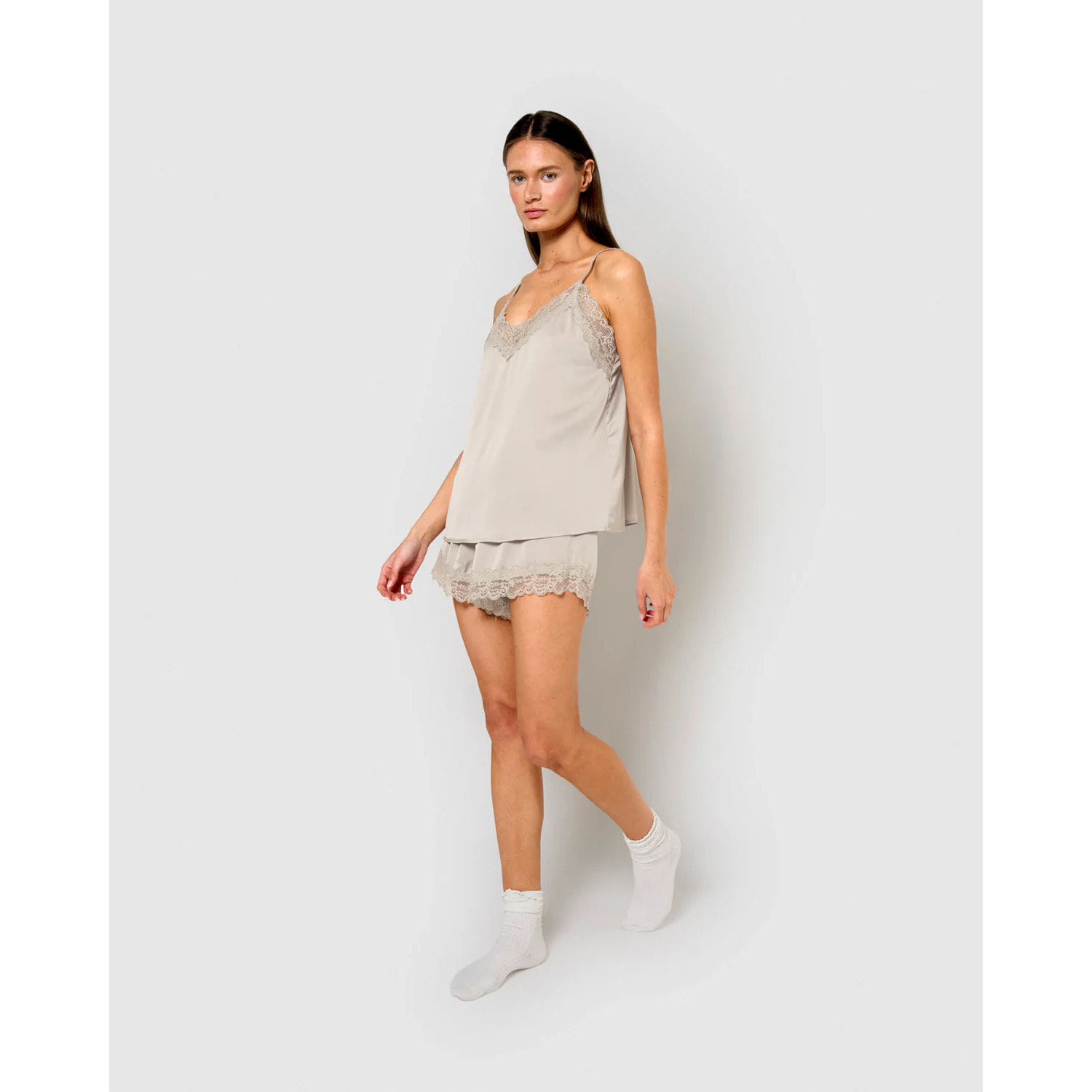 Pigiama da donna con spalline in raso friday solid