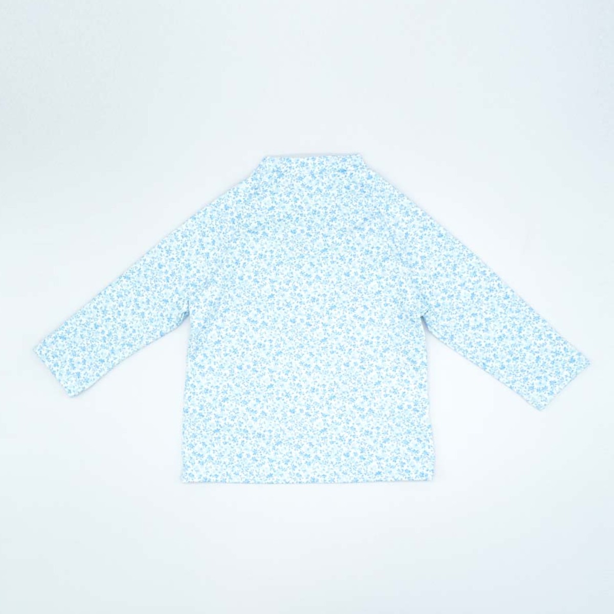 CAMISETA PROTECCION SOLAR FLORECITAS AZULES