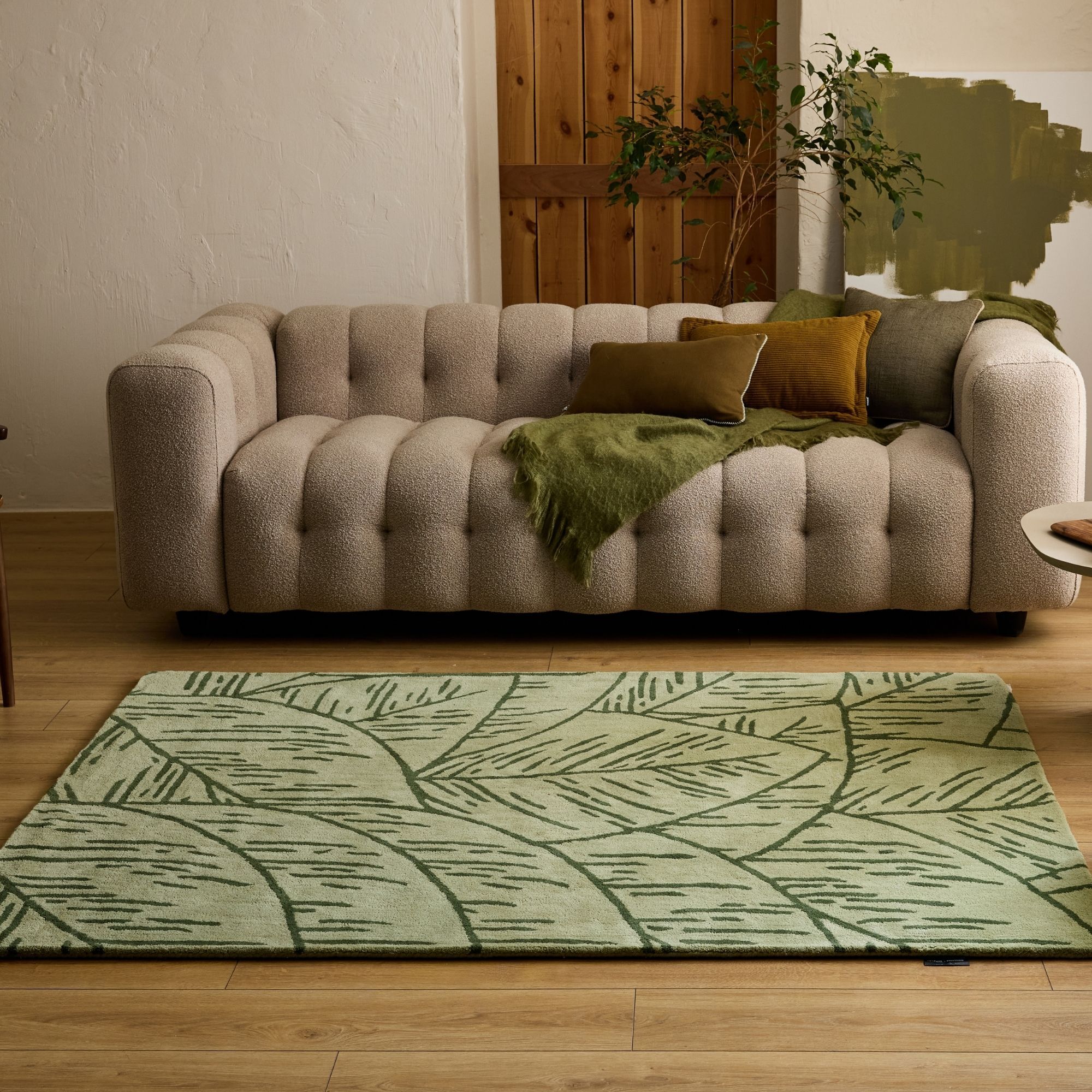 PANTONE - Tapis en laine fait main CEDRE BLANC à motif feuille vert