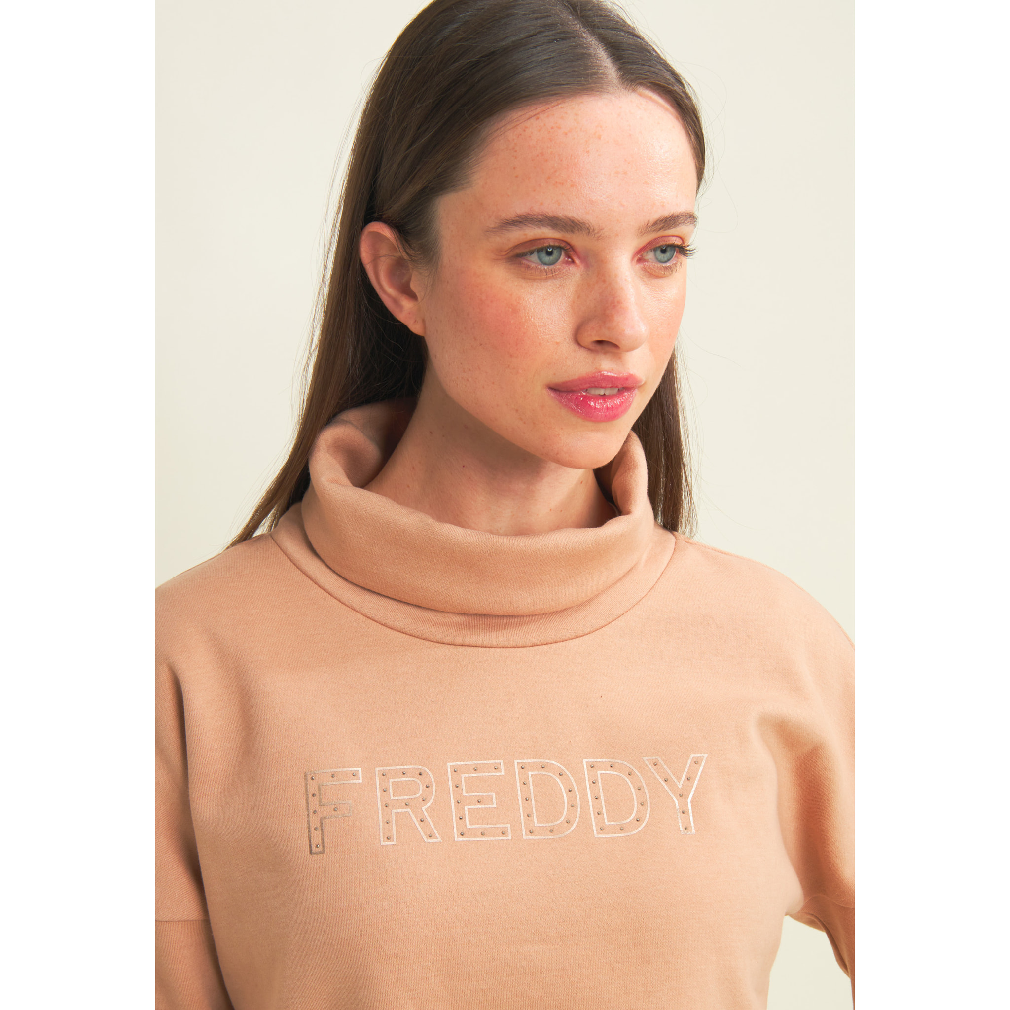 Tuta con collo risvoltabile e logo decorato da borchie