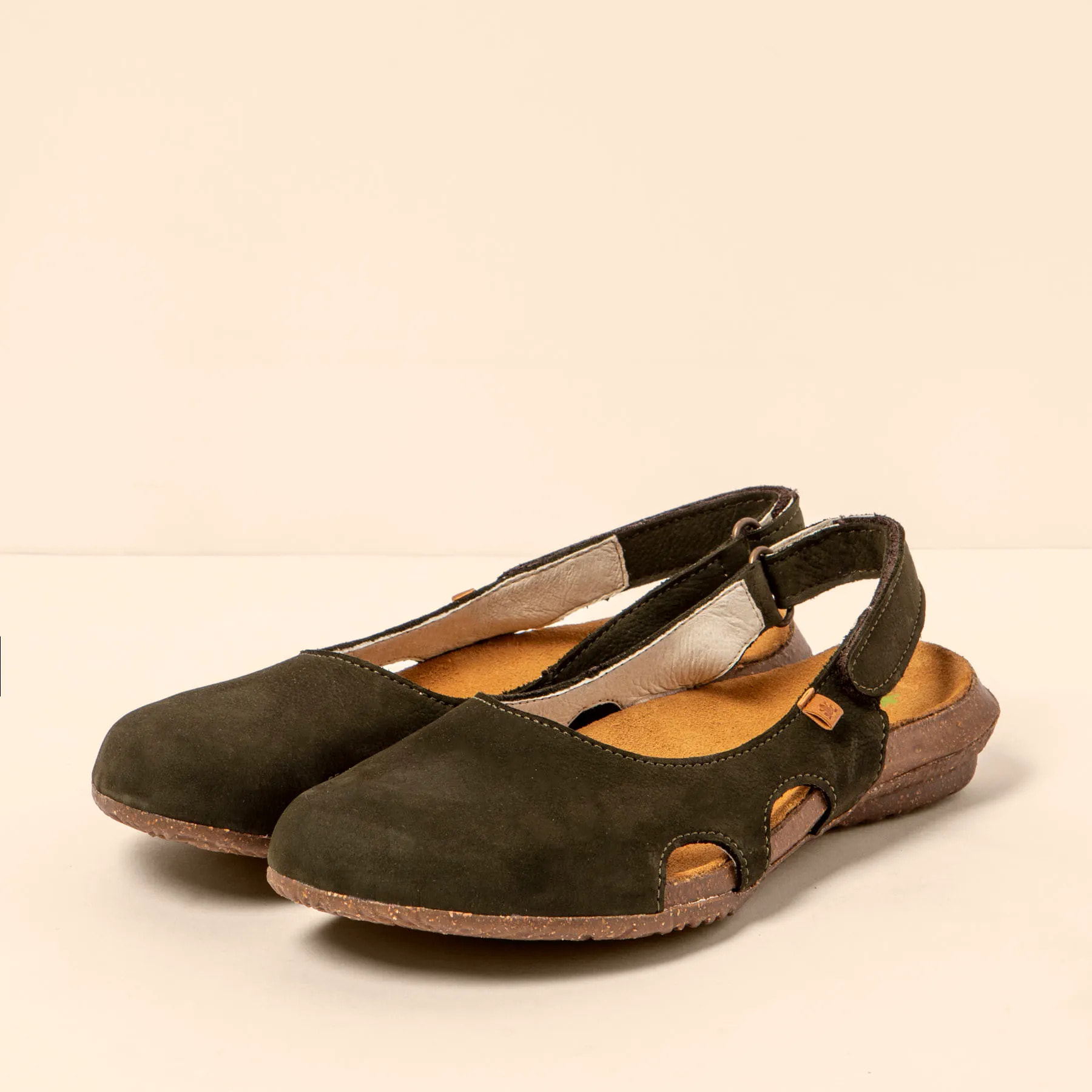 Sandalias N413 NOBUCK LAVADO KAKI / WAKATAUA color Kaki