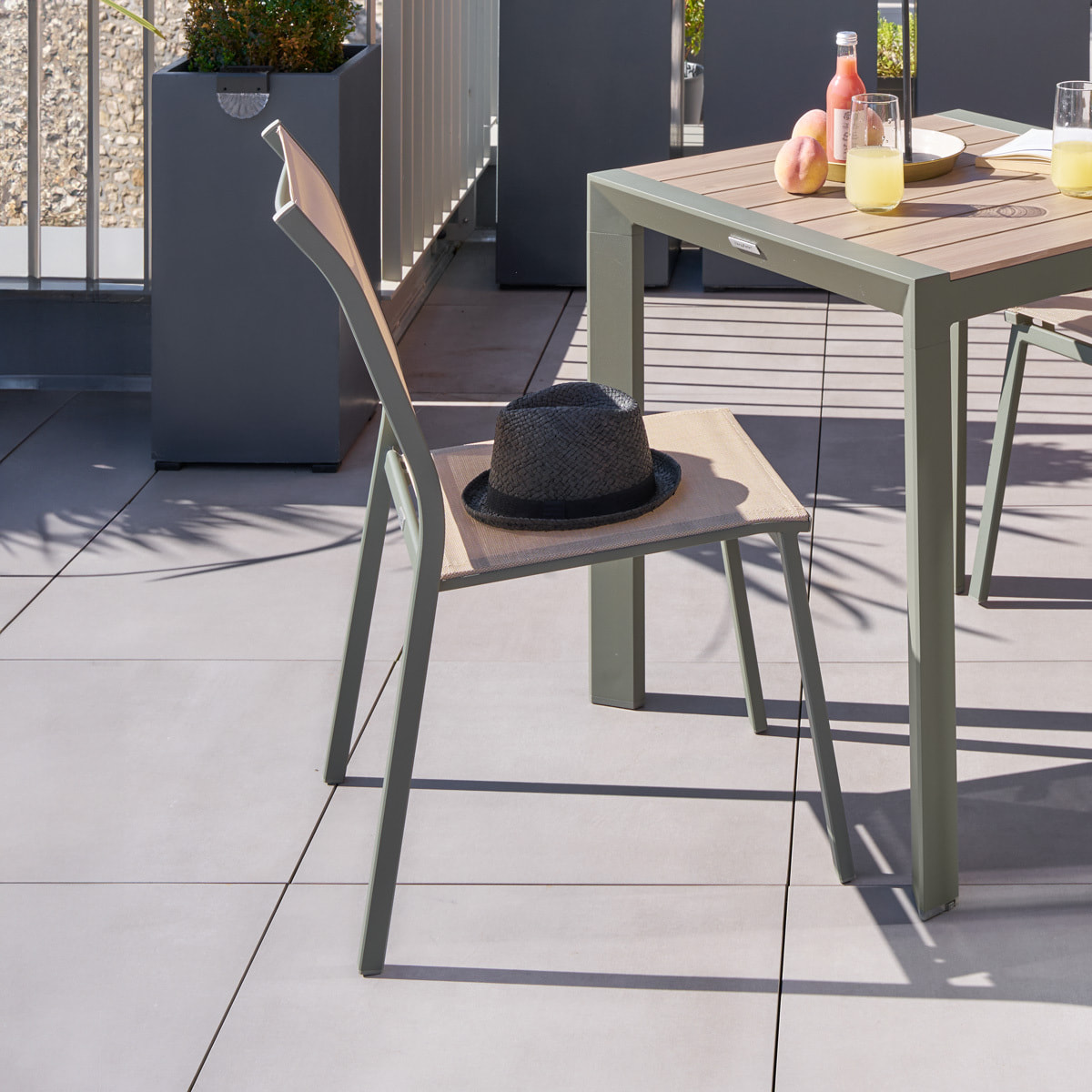 Chaise de jardin empilable "Essentia" lin & vert laurier aluminium et texaline