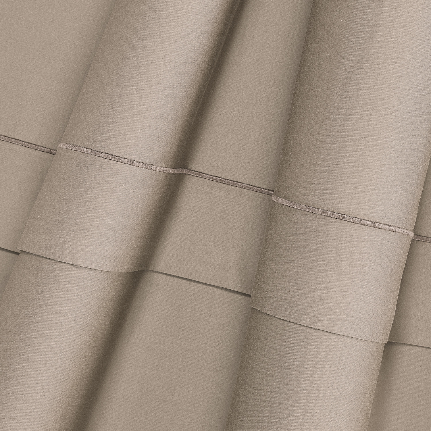 Completo letto in raso tinta unita taupe