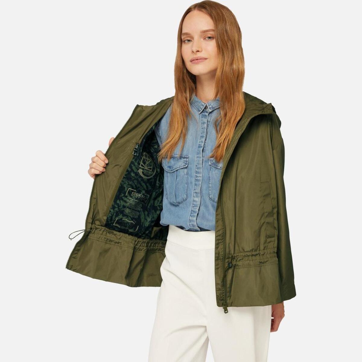 Chaqueta Mujer de la marca GEOX  modelo W BULMYA PARKA VERDE