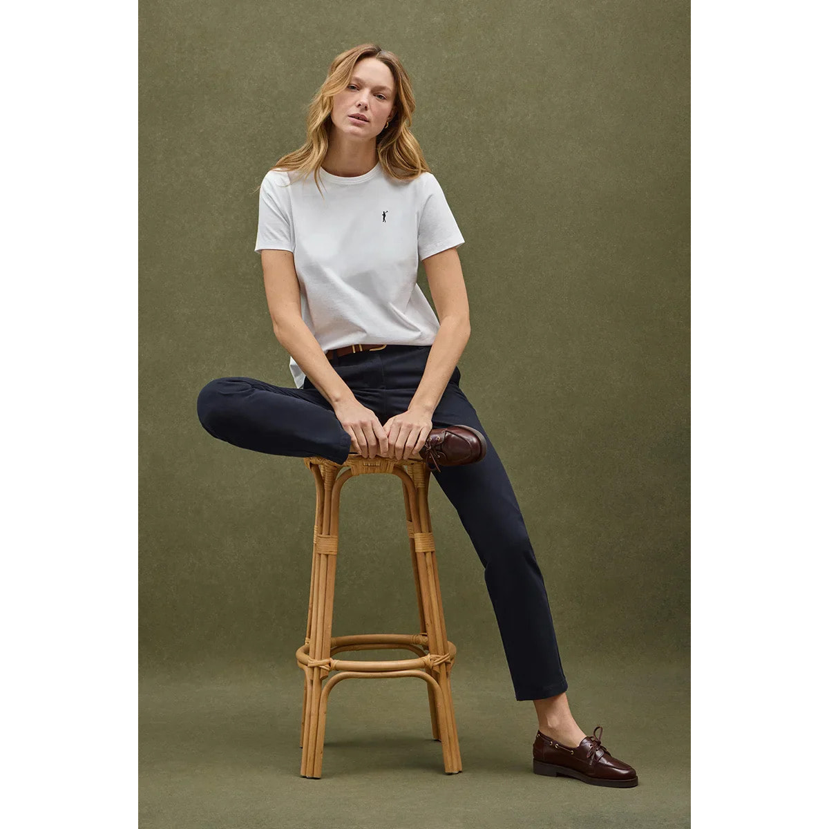 Camiseta blanca de manga corta y cuello redondo con bordado Rigby Go