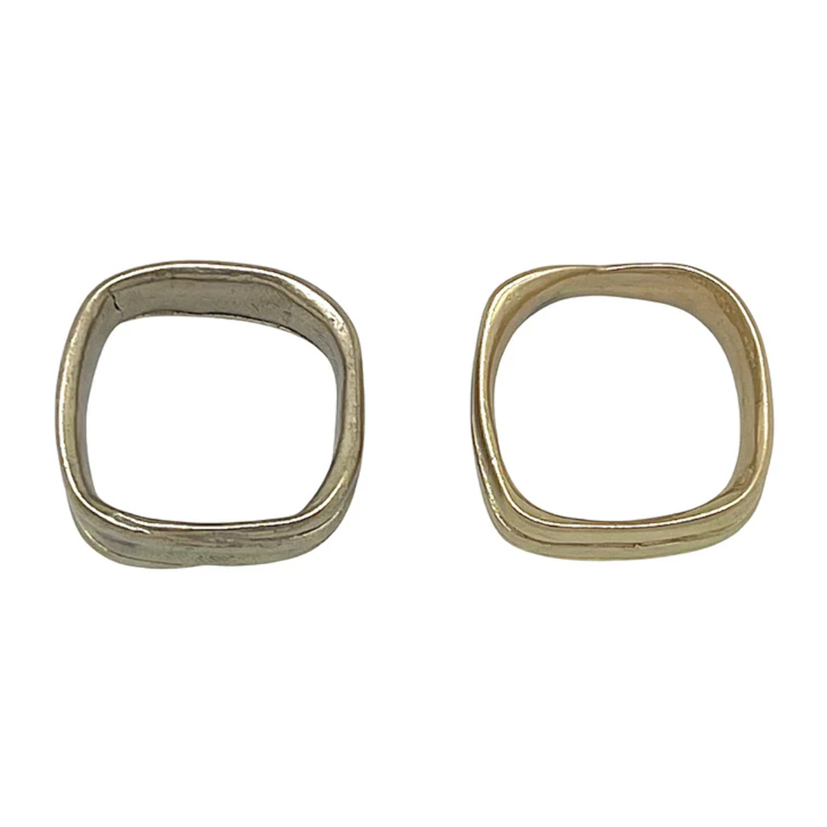 Pareja de anillos cuadrados Lineas dorado chapado-latón