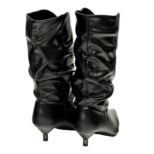 Stivaletto in simil pelle con tacco basso