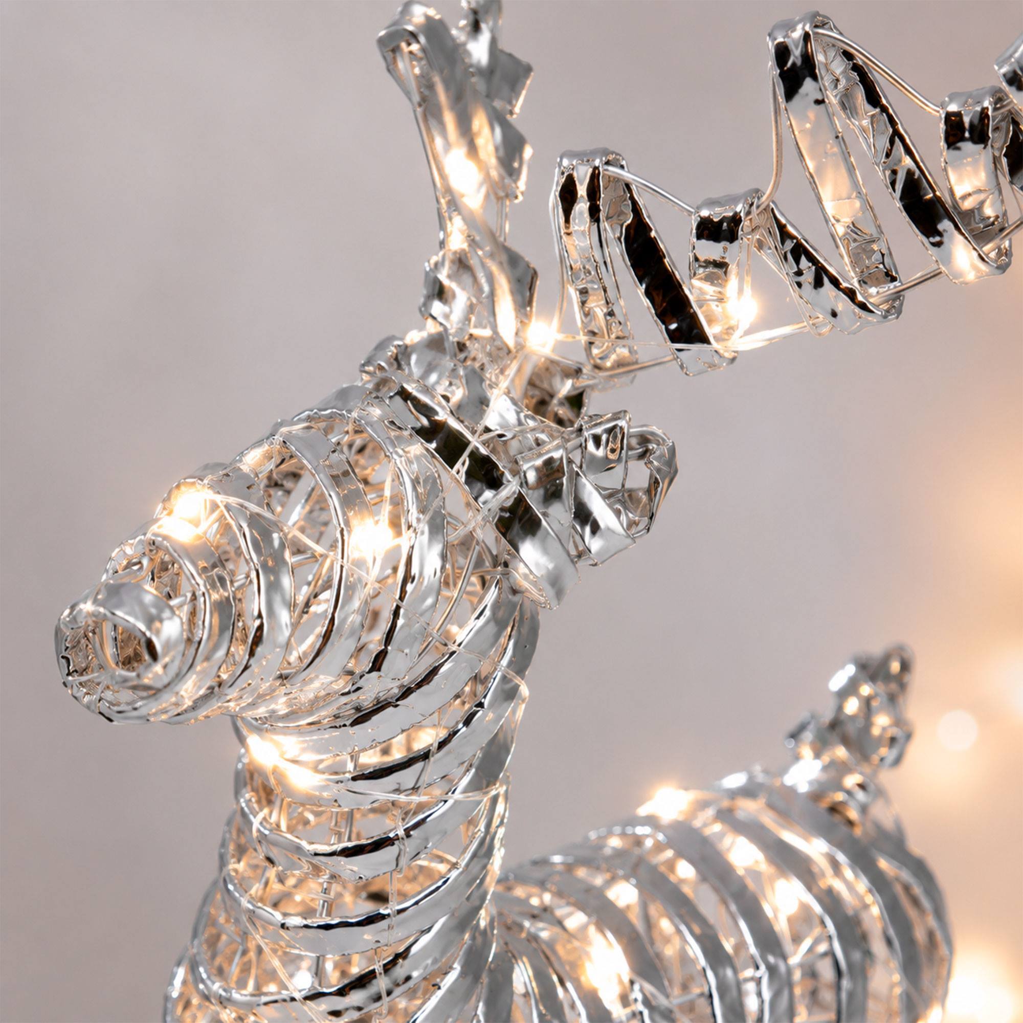 Reno navideño led plateado con 25 microled blanco cálido, con temporizador 20x7x34 cm