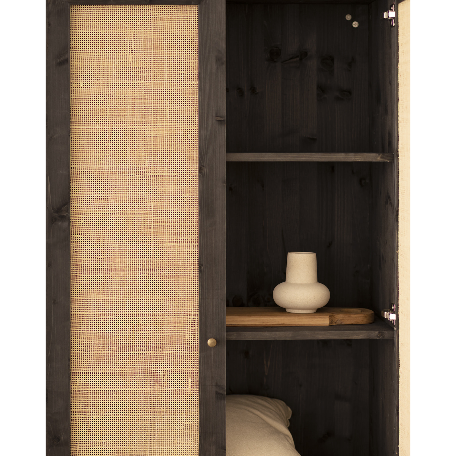 Armoire medulla en bois massif et rotin ton noir 180x80cm Hauteur: 180 Longueur: 80 Largeur: 40