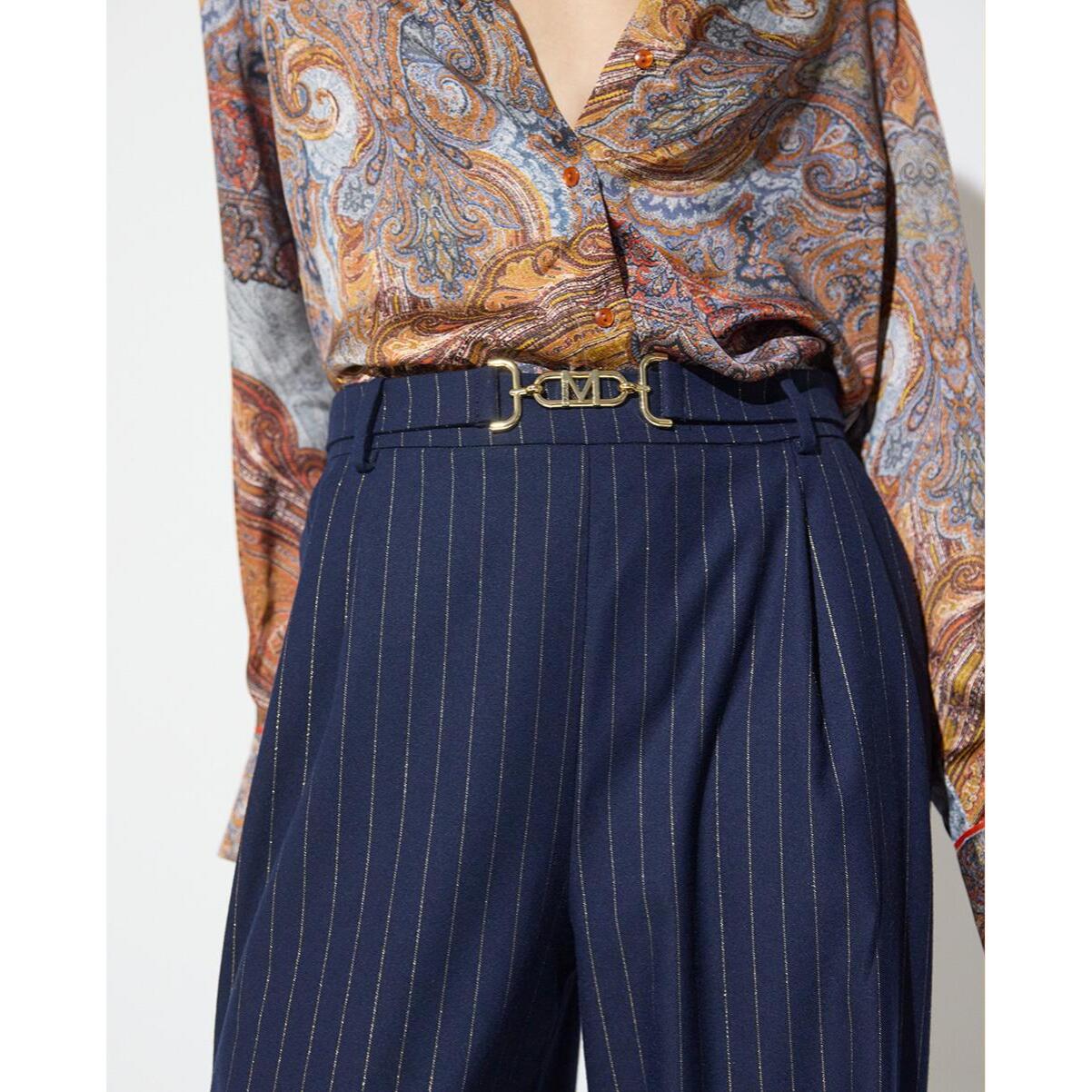 Pantaloni blu notte con gessatura dorata e fibbia personalizzata (m) in vita