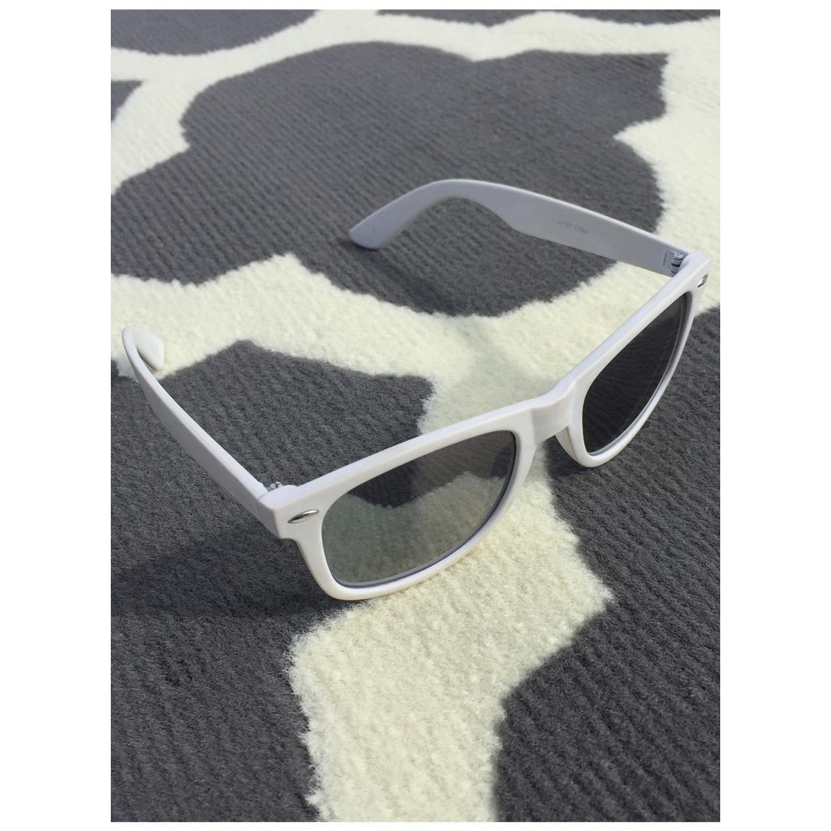 Tapis Kihe gris et blanc motif géométrique