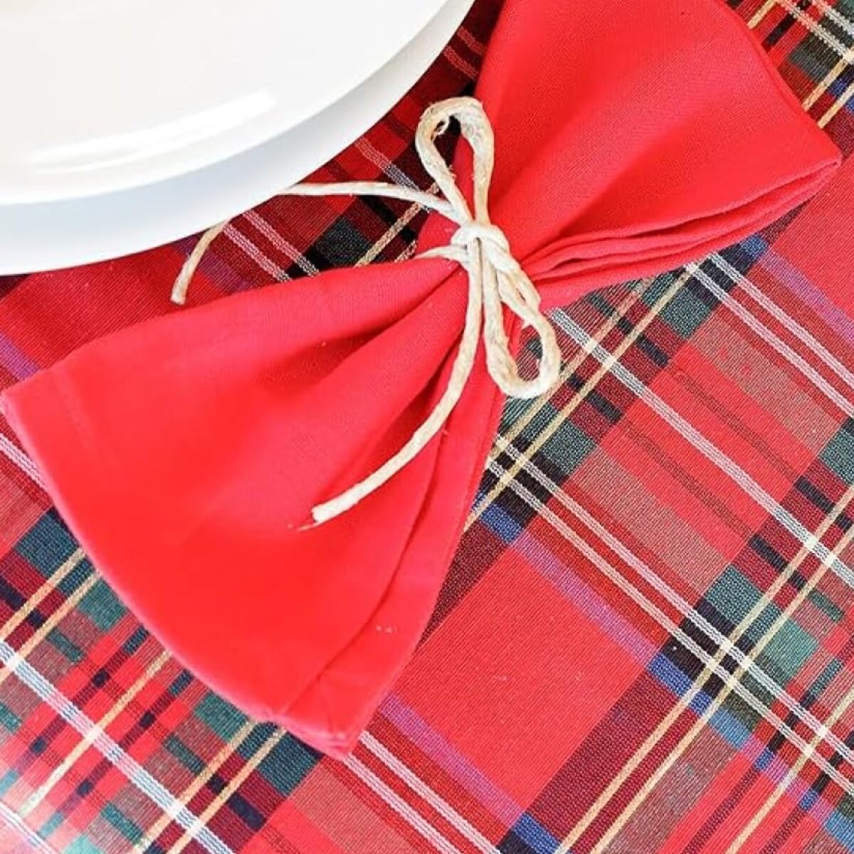 Runner natalizio rettangolare in cotone tartan con lurex, elegante decorazione per tavola delle feste, design scozzese raffinato e luminoso, resistente e pratico, facile da lavare, ideale per pranzi e cene natalizie, Made in Italy