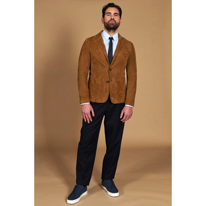 Blazer in pelle scamosciata color cuoio con due bottoni