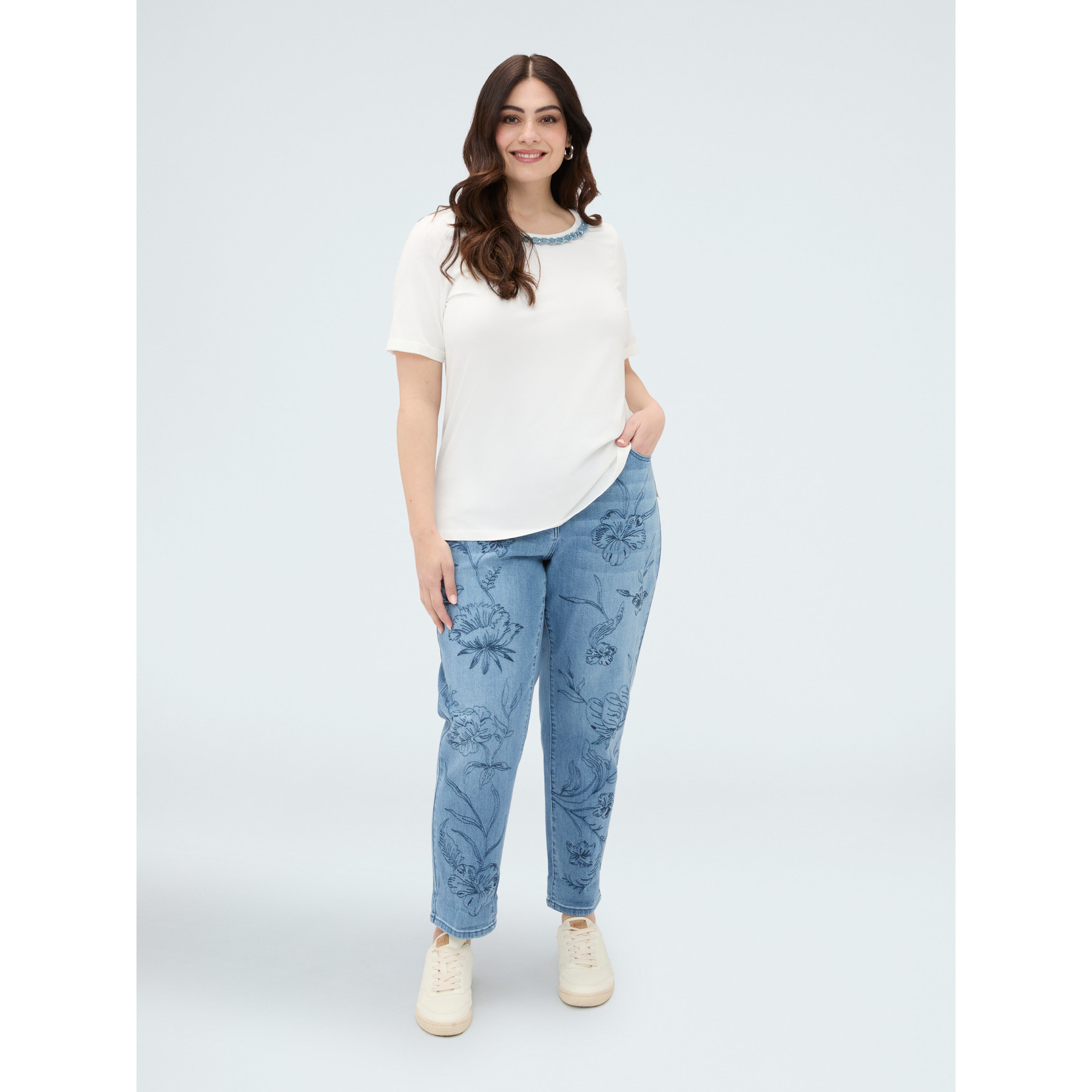 Fiorella Rubino - T-shirt in cotone con applicazione sullo scollo - Bianco