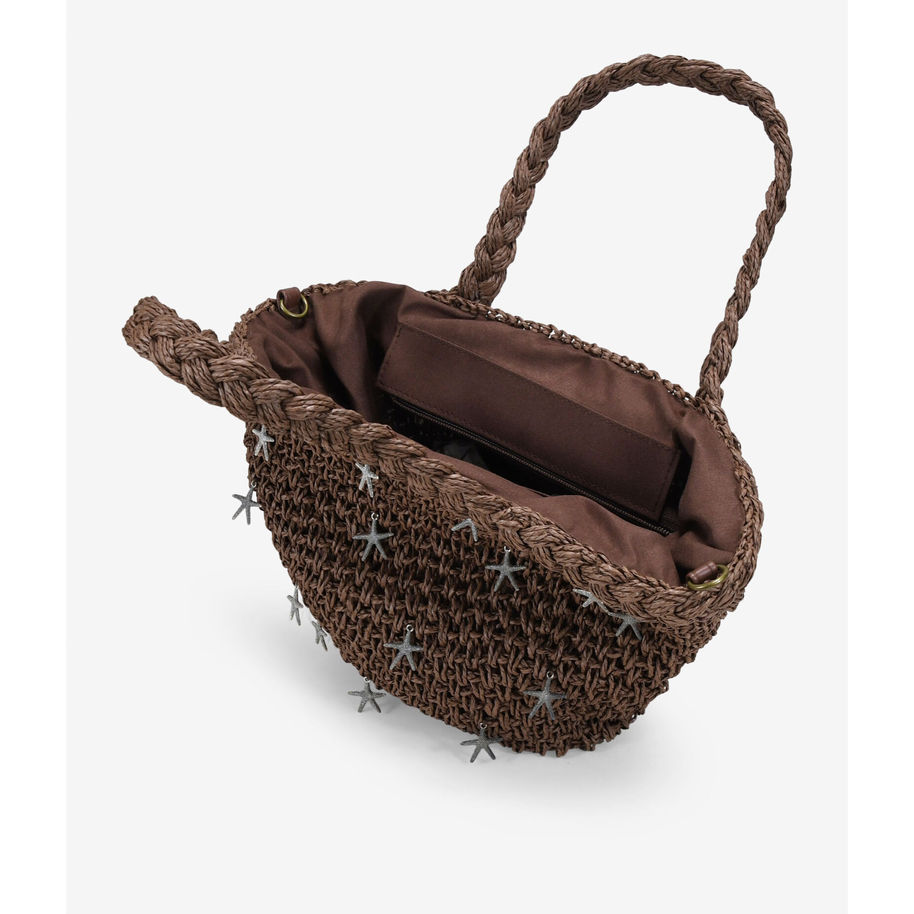 Bolso de mano marrón en rafia con estrellas metálicas