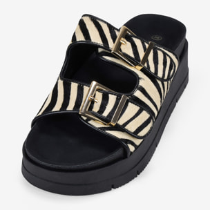 Sandalias de plataforma con pelo print cebra