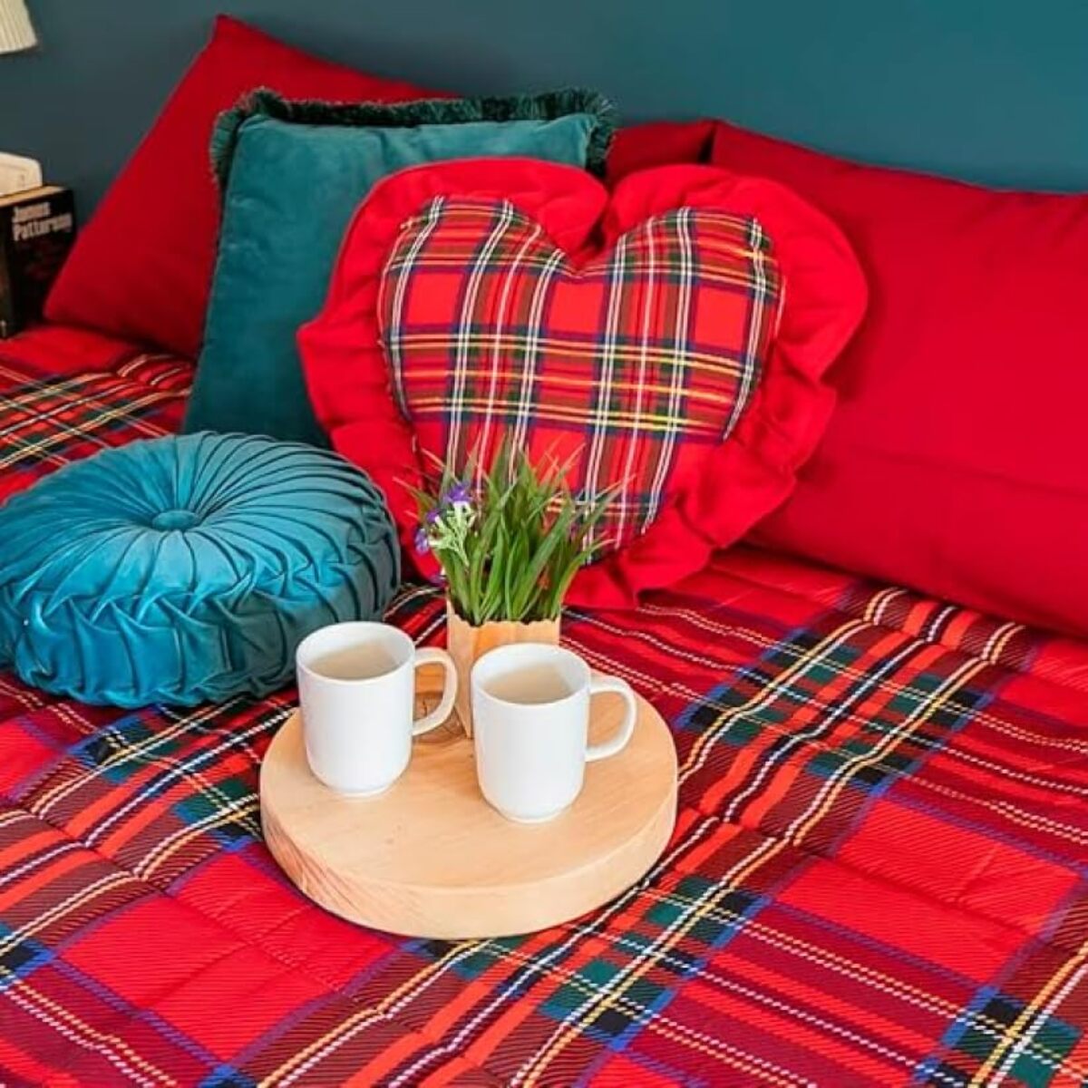 Piumino matrimoniale invernale anallergico 300 g/m², imbottitura ecologica soffice e calda, trapunta letto morbida e leggera, antiacaro e traspirante, lavabile in lavatrice, Made in Italy, comfort termico per notti fredde, dimensioni 260x260 cm