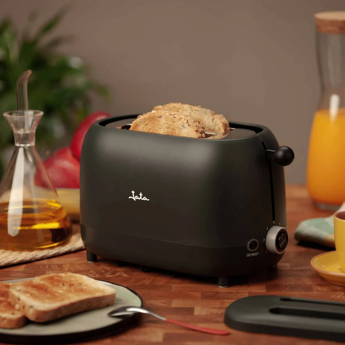 Tostadora JATA JETT1262 con dos ranuras. 7 niveles de tostado. También descongela